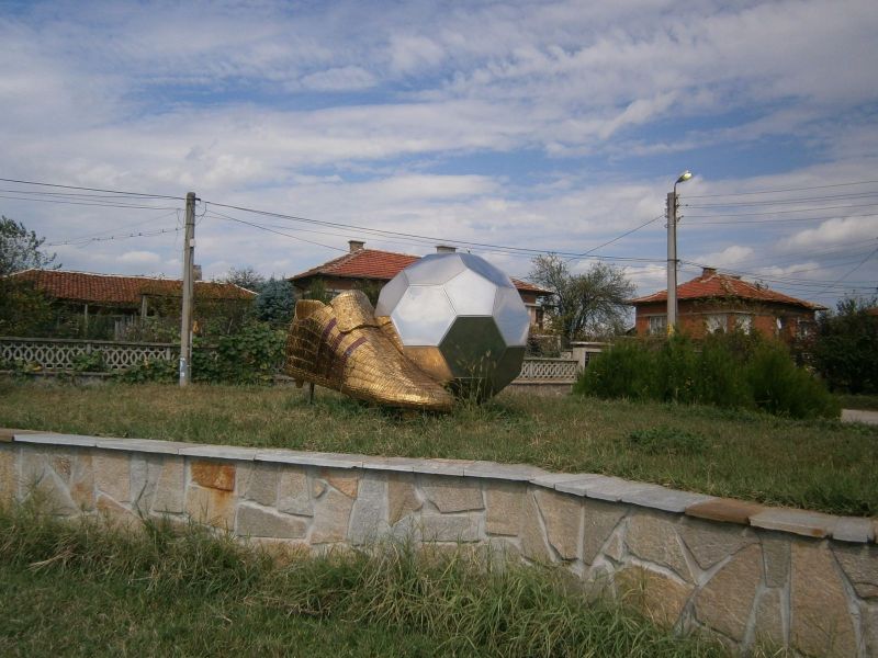 Село Книжовник, Златната топка на Петър Жеков
