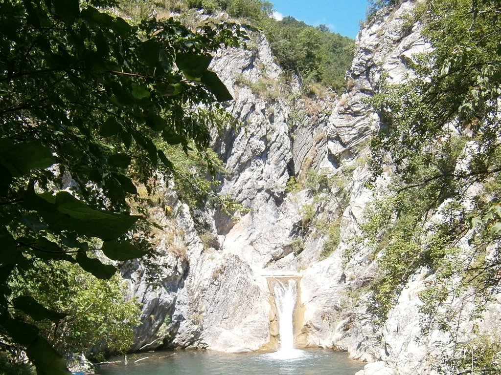 Синия вир в село Медвен