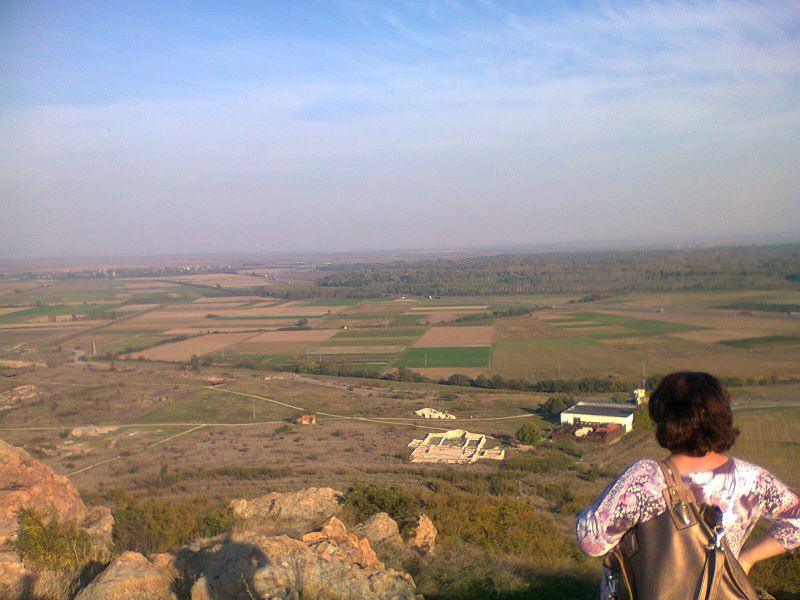 Светилището на Кабиле - поглед към АМ Тракия и землищата на Стралджа