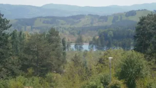 Поглед от язовирната стена с гръб към язовир Копринка.